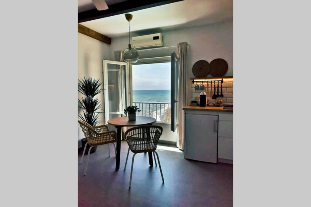 Beachfront Apartment Near Marbella Sitio de Calahonda Εξωτερικό φωτογραφία