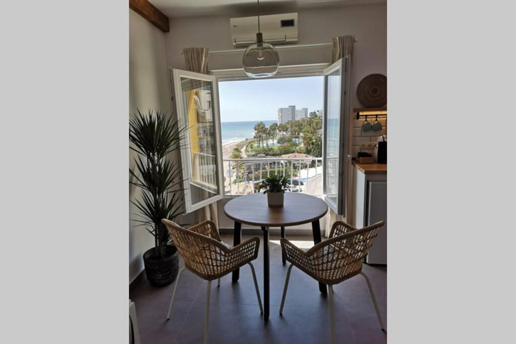 Beachfront Apartment Near Marbella Sitio de Calahonda Εξωτερικό φωτογραφία